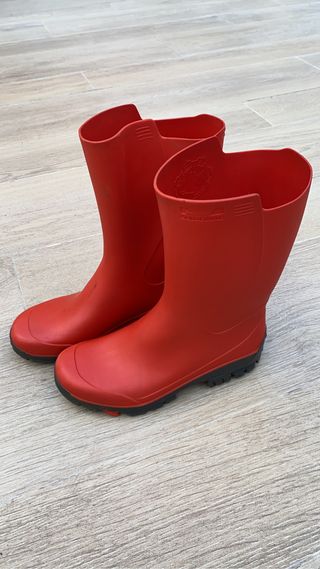 Botas de agua Talla 34-35 de segunda mano por 5 EUR en Fuente del Rey en  WALLAPOP