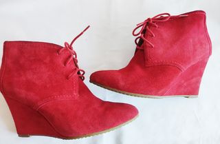 Botines cuña Zara rojos de segunda mano por 22 EUR en Madrid en WALLAPOP