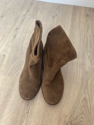Botines planos de mango de segunda mano por 10 EUR en Madrid en WALLAPOP