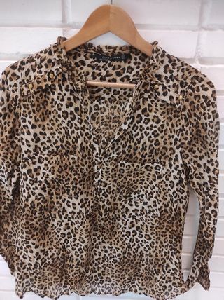 Blusa leopardo Zara de segunda mano por 4 EUR en Valencia en WALLAPOP