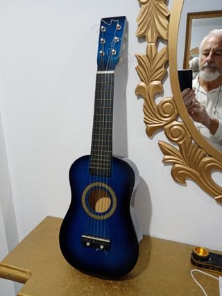 Guitarras infantiles de segunda mano por 29 EUR en Cáceres en WALLAPOP