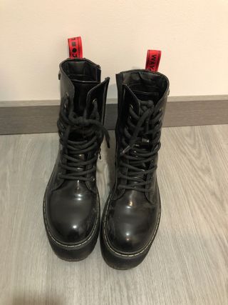Botas negras talla 38 precio 10€ de segunda mano por 10 EUR en Santa Maria  de Vilalba en WALLAPOP