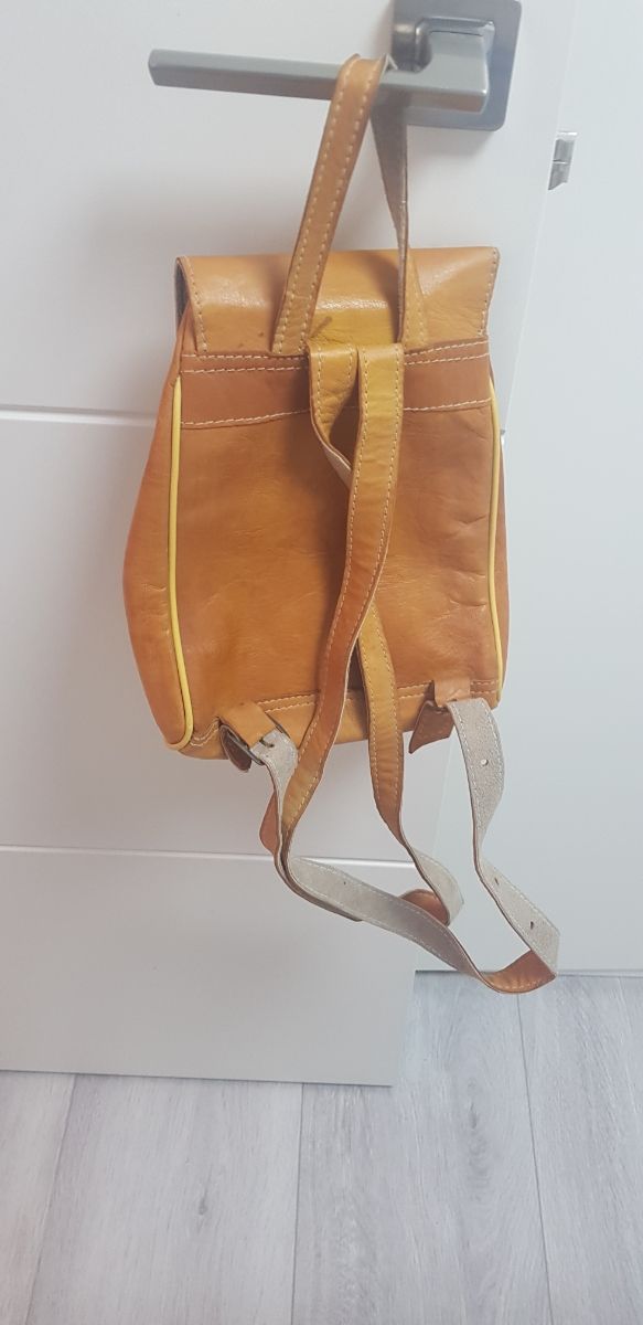 Mochila de cuero pequeña