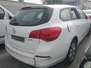 Opel Astra J Sports Tourer Cosmo 2011