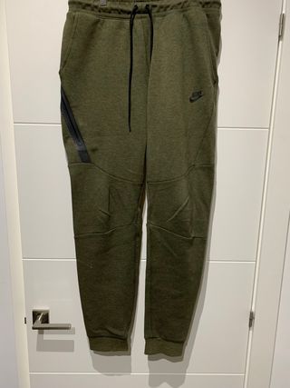 Pantalón Nike tech fleece verde militar de segunda mano por 50 EUR en  Zaragoza en WALLAPOP