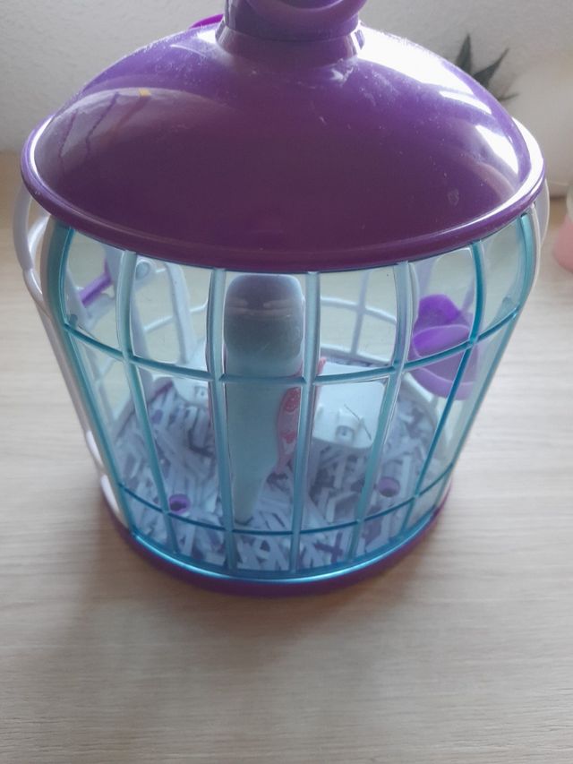 Pájaro en jaula de little pets