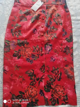 Falda flores zara de segunda mano por 30 EUR en Málaga en WALLAPOP