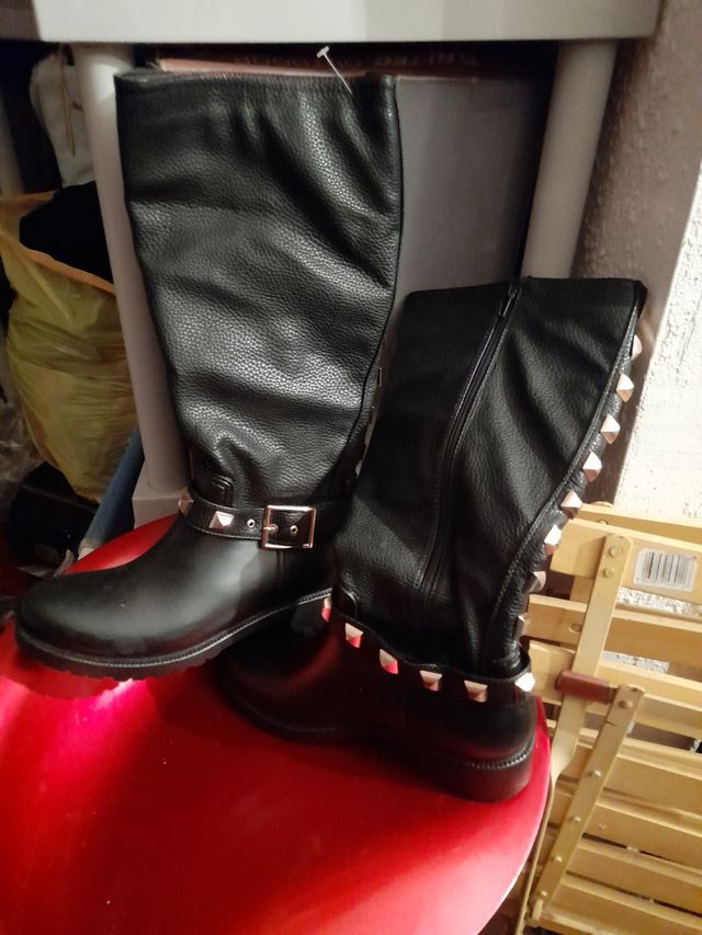 Botas tachuelas altas sin estrenar