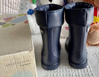 Bota agua bebé Igor talla 20 sin estrenar de segunda mano por 12 EUR en  Leganés en WALLAPOP