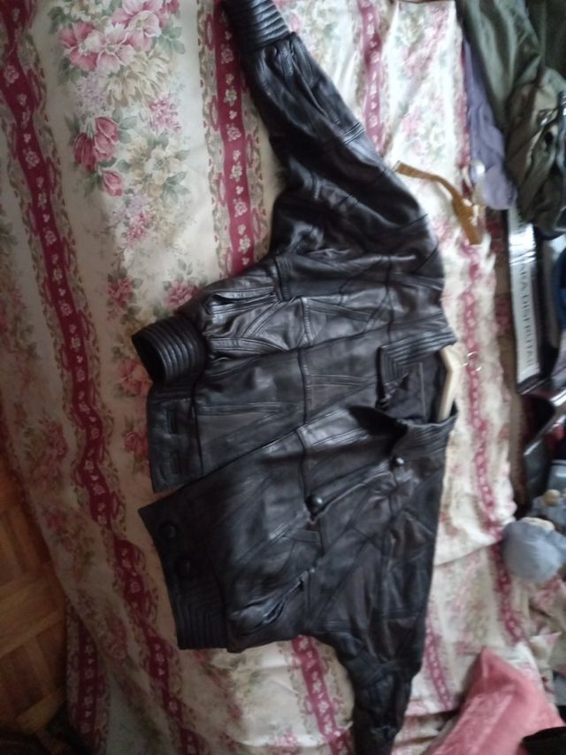 Chaqueta de cuero Marrón y Negro.