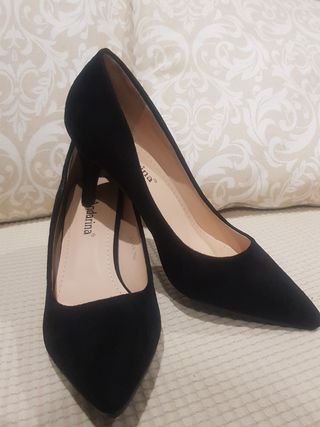 Zapatos negros fiesta T.39 de segunda mano por 20 EUR en Valencia en  WALLAPOP