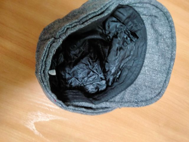 gorra de vestir de tela