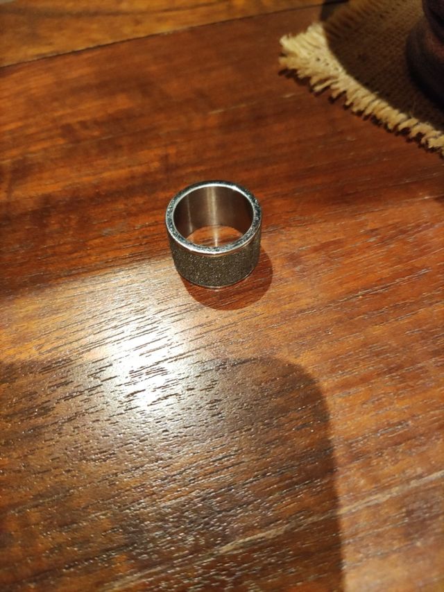 Anillo tipo Swarovsky.