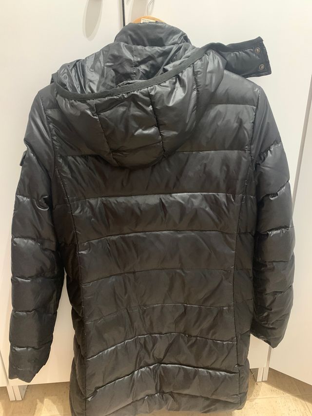 Abrigo mujer marca Moncler , color negro
