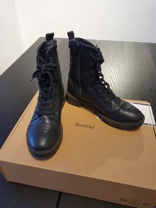 Botas militares Bershka talla 36 nuevas de segunda mano por 25 EUR en  Barcelona en WALLAPOP