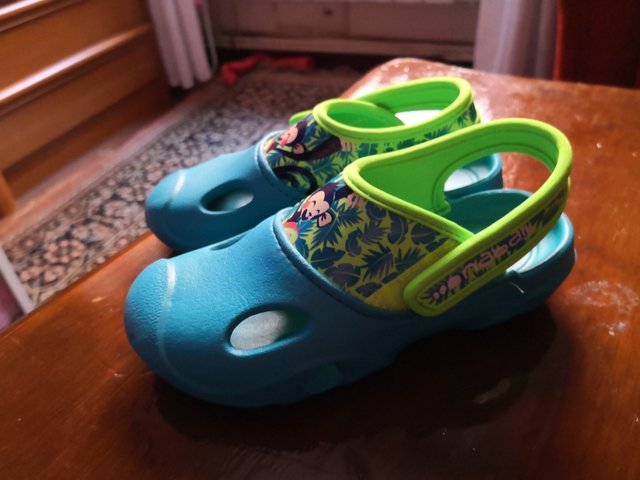 Chanclas de playa o piscina nuevas