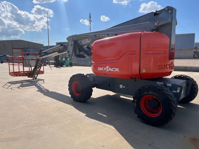 PLATAFORMA  ARTICULADA SKYJACK SJ63AJ (2014)