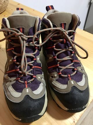 Botas de Montaña mujer Forclaz 100 novadry de segunda mano por 15 EUR en  Valencia en WALLAPOP