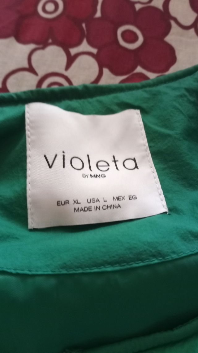 chaleco y Vans verde esmeralda