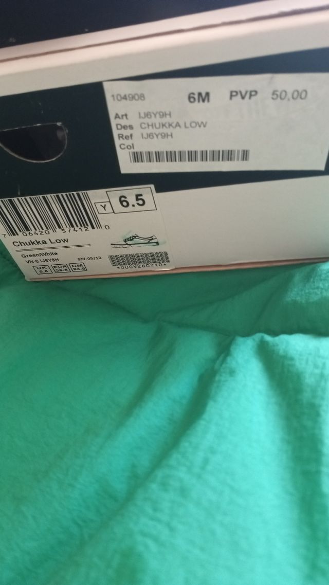 chaleco y Vans verde esmeralda