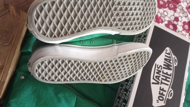 chaleco y Vans verde esmeralda