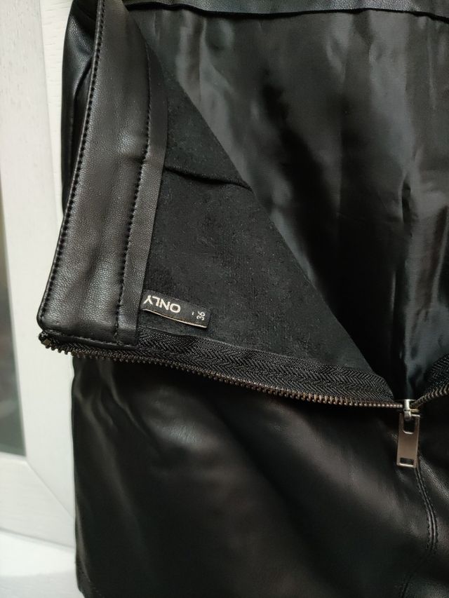 minifalda de piel en perfecto estado