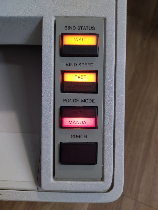 SE VENDE ENCUADERNADORA GESTETNER VELOBIND 363