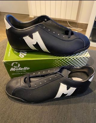 Botas futbol vintage de segunda mano por 15 EUR en Barcelona en WALLAPOP