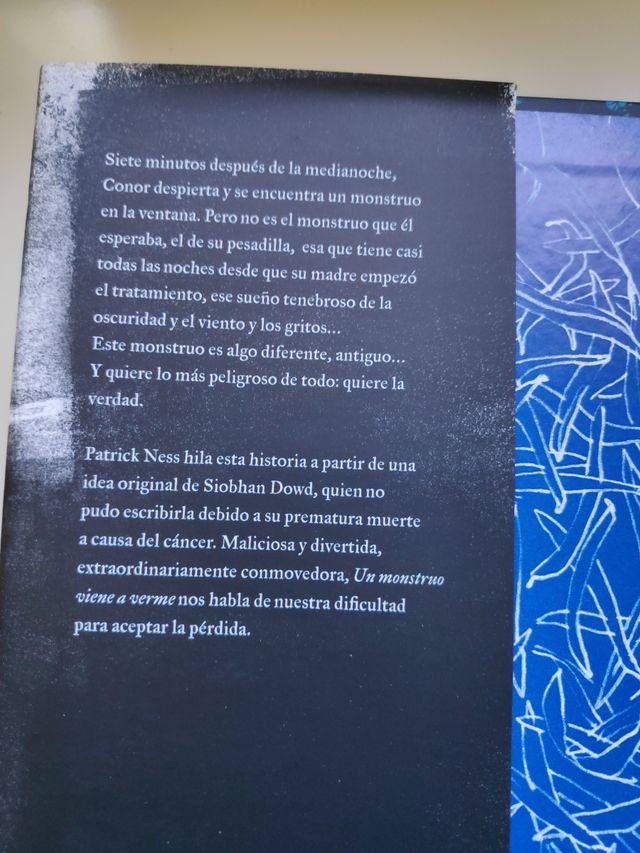 libro un monstruo viene a verme