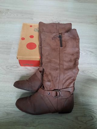 Bota plana beige - botas altas para mujer