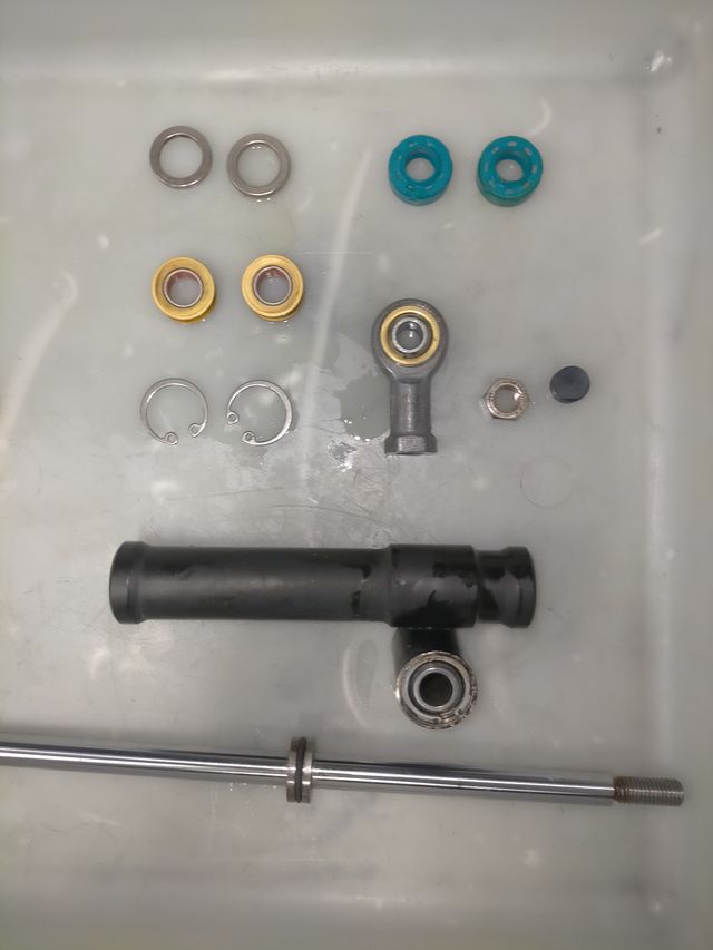 Reparación de amortiguadores de dirección BMW