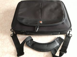 Maletín para portátil grande hasta 20 pulgadas de segunda mano por 8 EUR en  Madrid en WALLAPOP