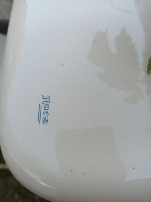 Taza y lavabo. Marca Roca.