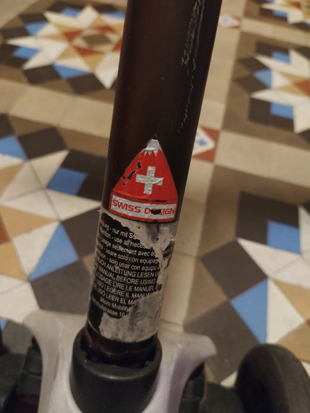 Patinete marca MICRO para niños de 3 a 8 años