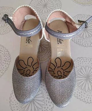 Zapatillas de esparto AEDO gris cuñas t 36 de segunda mano por 25 EUR en  Salamanca en WALLAPOP