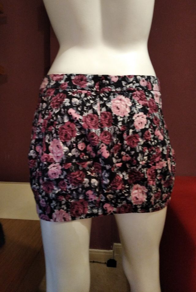 Falda blanco estampado rosas flores talla 38