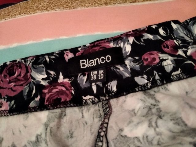 Falda blanco estampado rosas flores talla 38