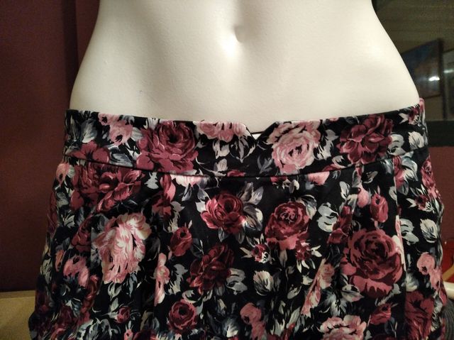 Falda blanco estampado rosas flores talla 38