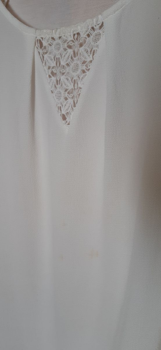 Blusa T.L blanca con manga guipur de h&m