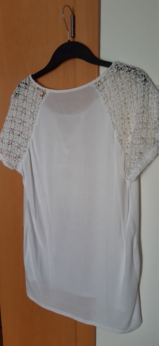 Blusa T.L blanca con manga guipur de h&m