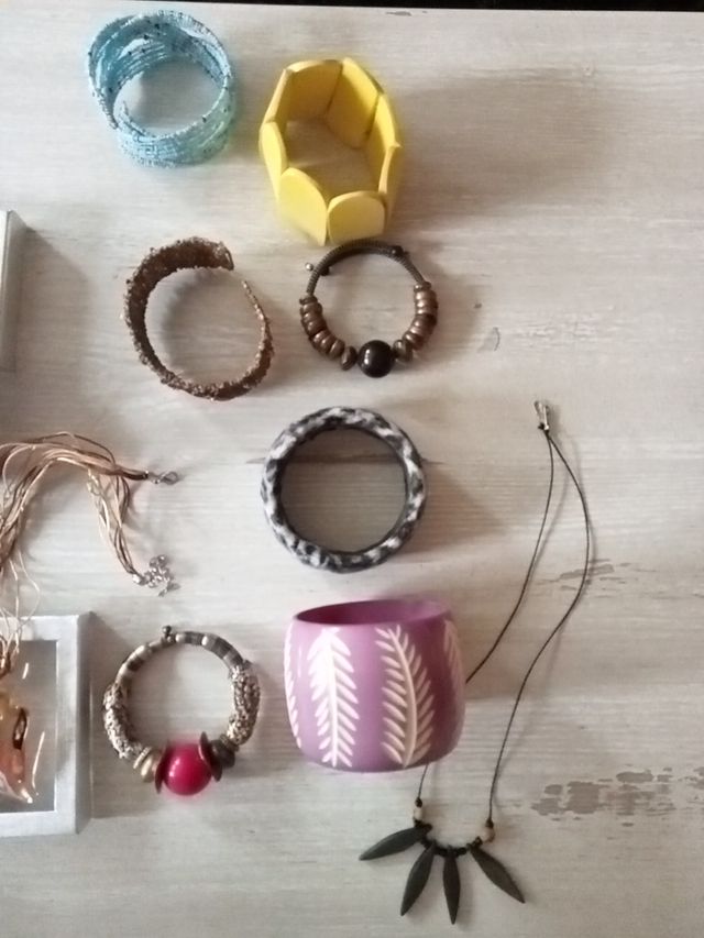 collares, conjuntos y pulseras