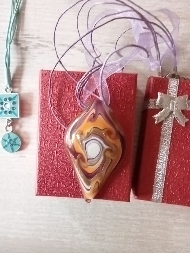 collares, conjuntos y pulseras