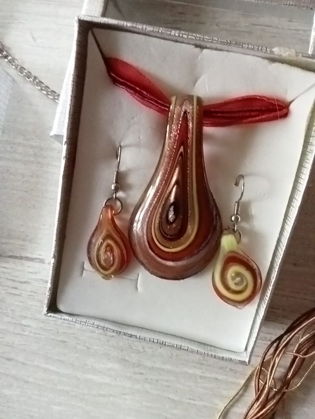 collares, conjuntos y pulseras