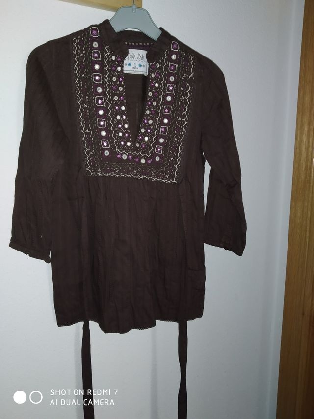 camisa de vestido de menina.