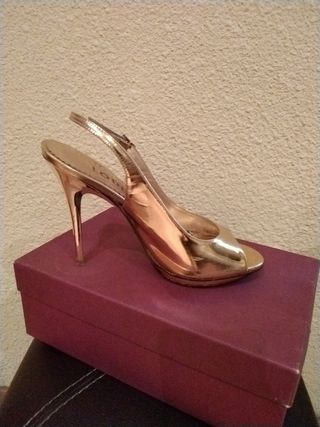 Sandalias doradas Lodi de segunda mano por 10 EUR en Elda en WALLAPOP