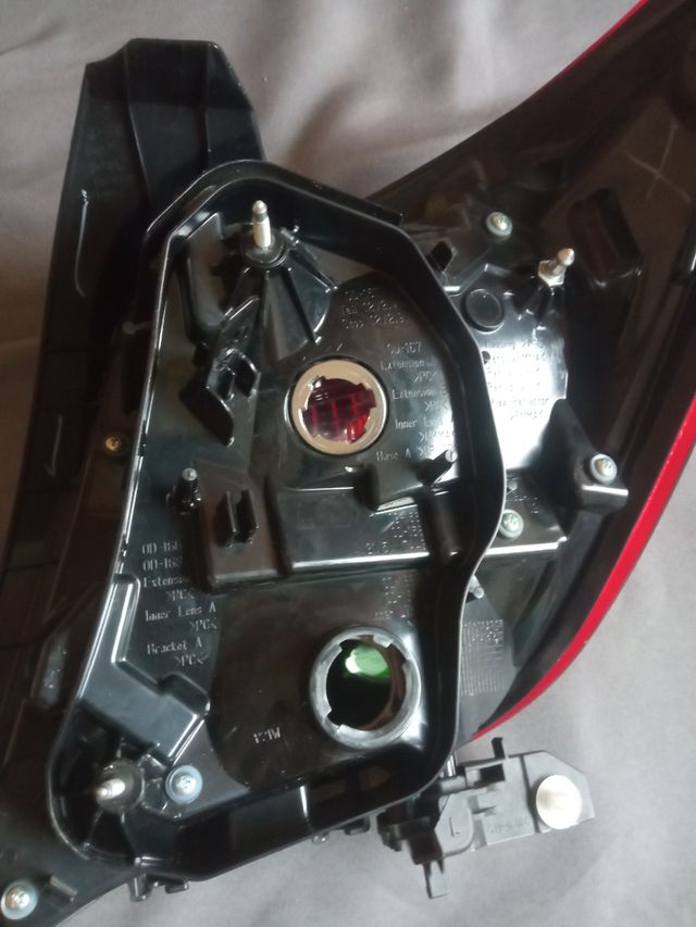 PILOTO TRASERO IZQUIERDO TOYOTA YARIS