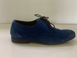 Zapatos hombre piel vuelta azul 41 de segunda mano por 25 EUR en Alicante  en WALLAPOP
