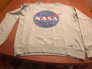Sudadera NASA Pull \u0026amp; Bear talla S de segunda mano por 8 EUR en Manresa  en WALLAPOP