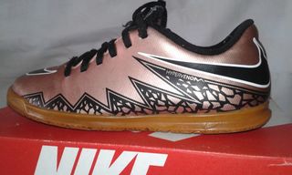 Zapatillas doradas NIKE Hypervenom FUTBOL-38 de segunda mano por 20 EUR en  Madrid en WALLAPOP