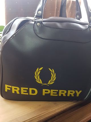 Maleta fred perry 1983 de segunda mano por 460 EUR en Móstoles en WALLAPOP